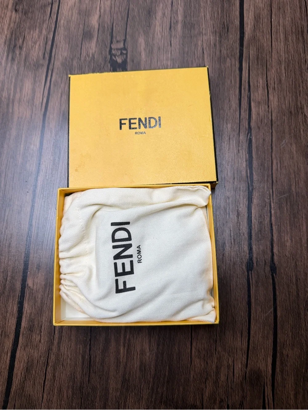 FENDI Selleria Bifold Wallet Black Cuoio Romano Pebble Leather Metal Stitch NEW